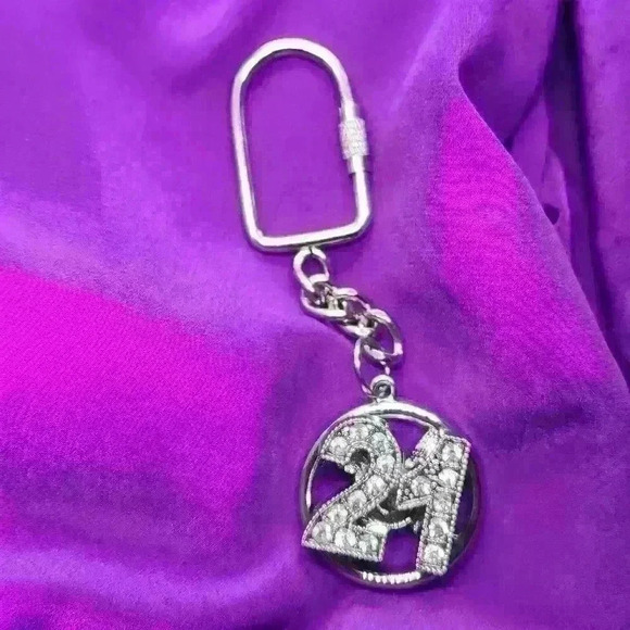 Vintage number 21 good luck spinner Keychain - Picture 3 of 5